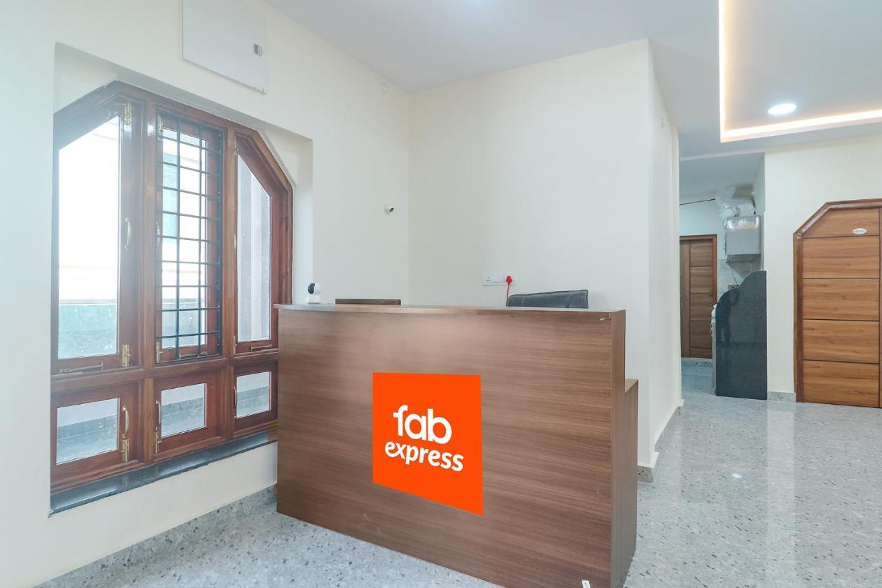 Fabexpress Rs Living - Nr Tcs Deccan Park, Hitech City Hyderabad Exterior photo